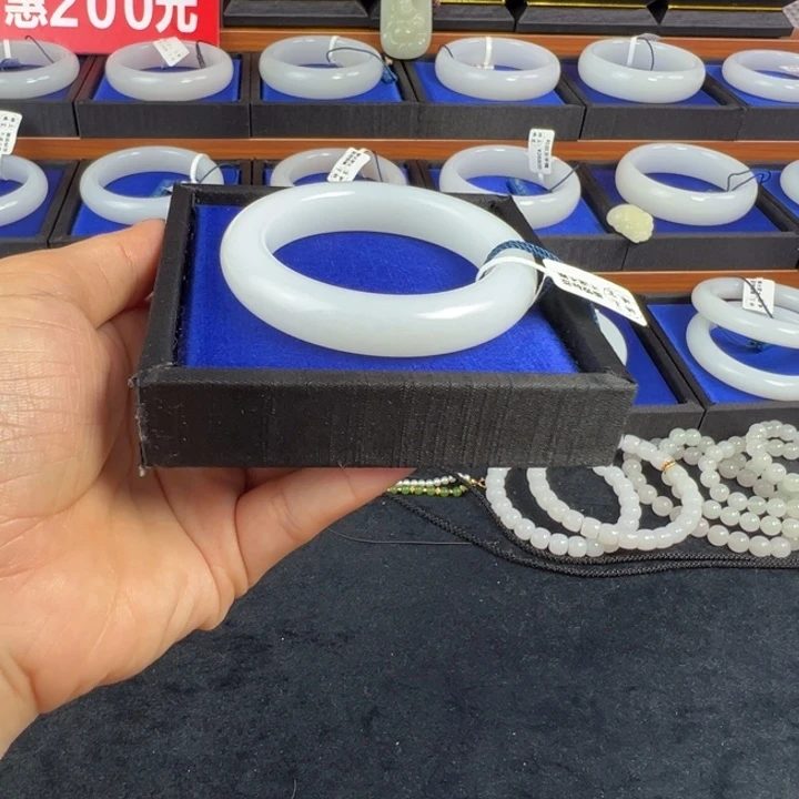 叶***了未镶嵌手镯和田玉