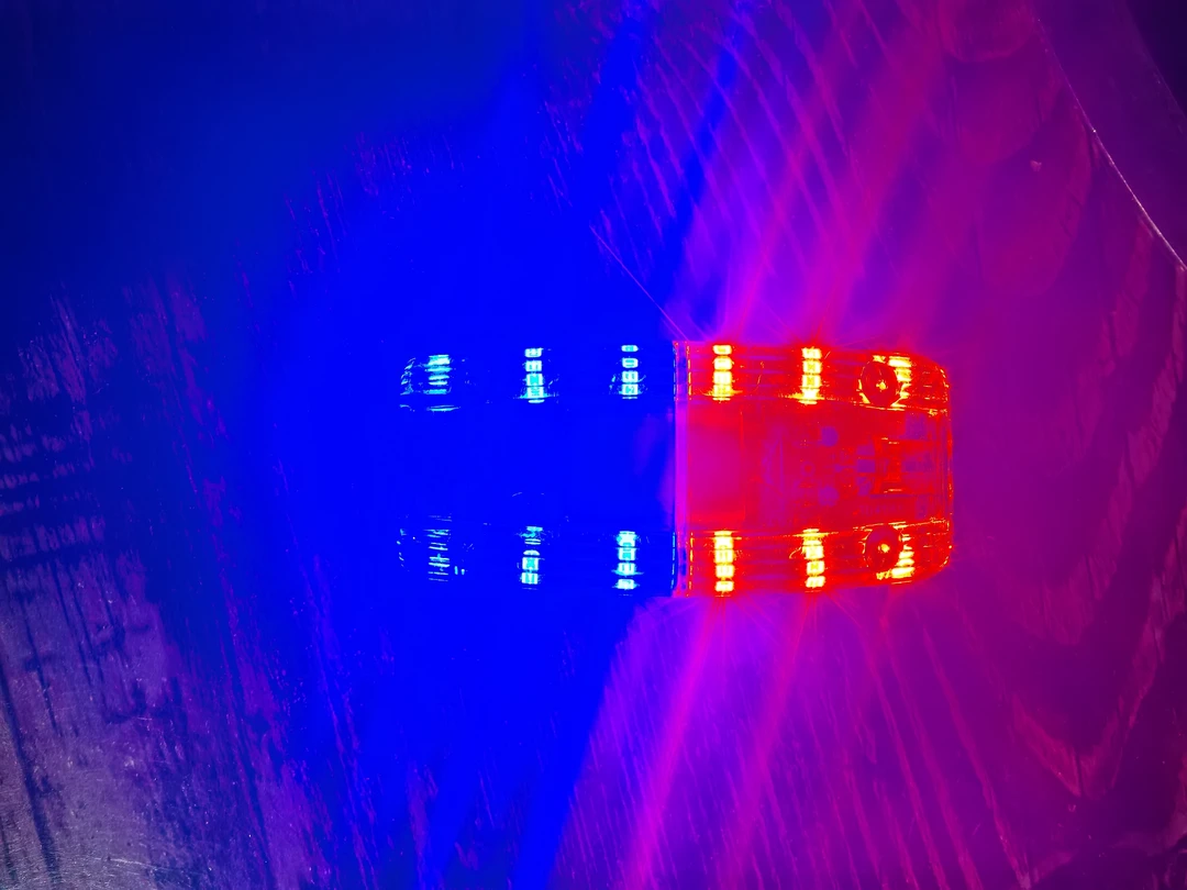 交通夜间警示肩灯红蓝爆闪适用于保安巡逻代驾执勤