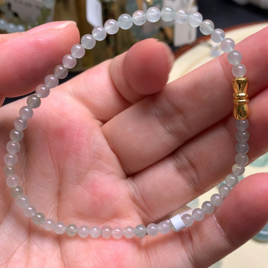 翡翠未镶嵌颈饰虫***?翡翠手串