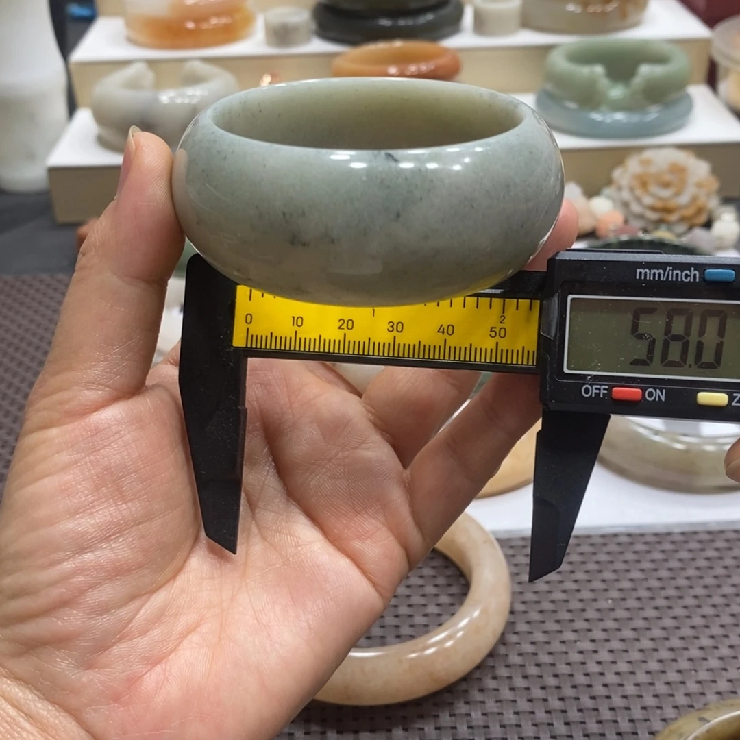 石英质玉未镶嵌手镯