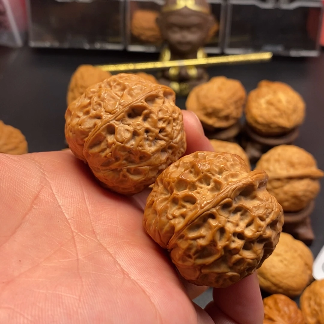 把件文玩核桃虎头绣球