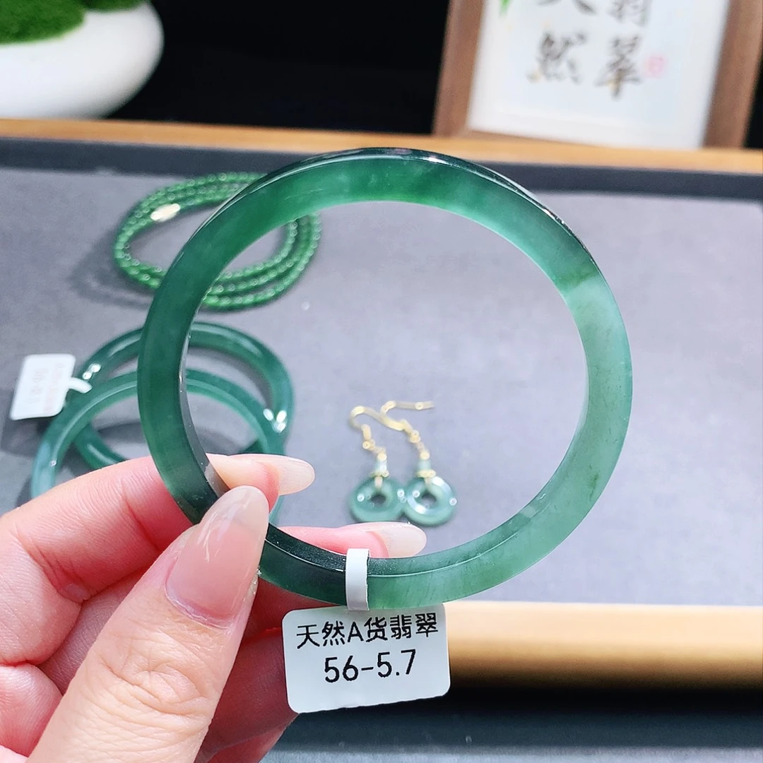 翡翠手镯（圆镯）未镶嵌