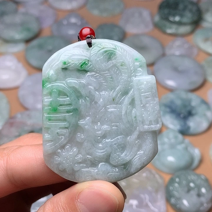 翡翠未镶嵌颈饰凤凰牌