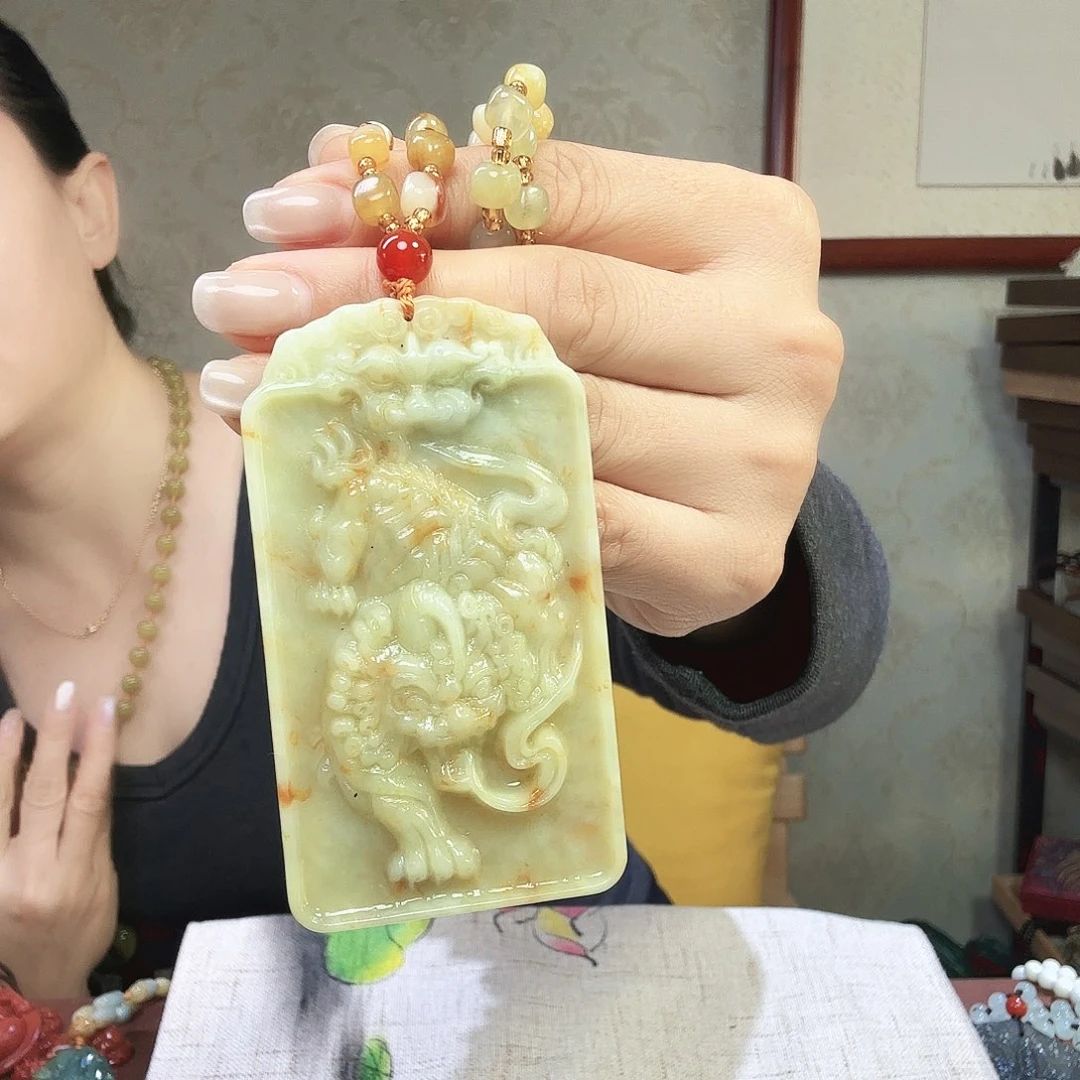 蛇纹石玉未镶嵌颈饰