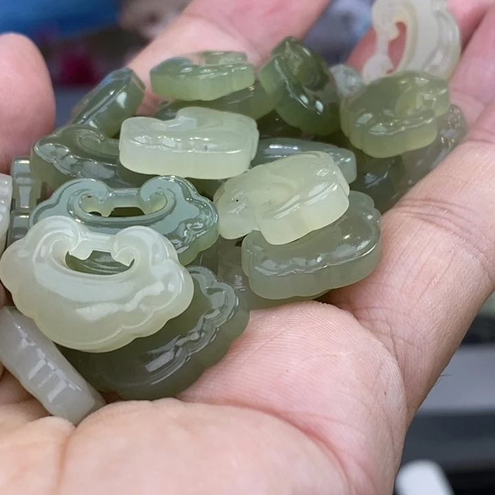 和田玉未镶嵌颈饰小*帽多样性发货一个