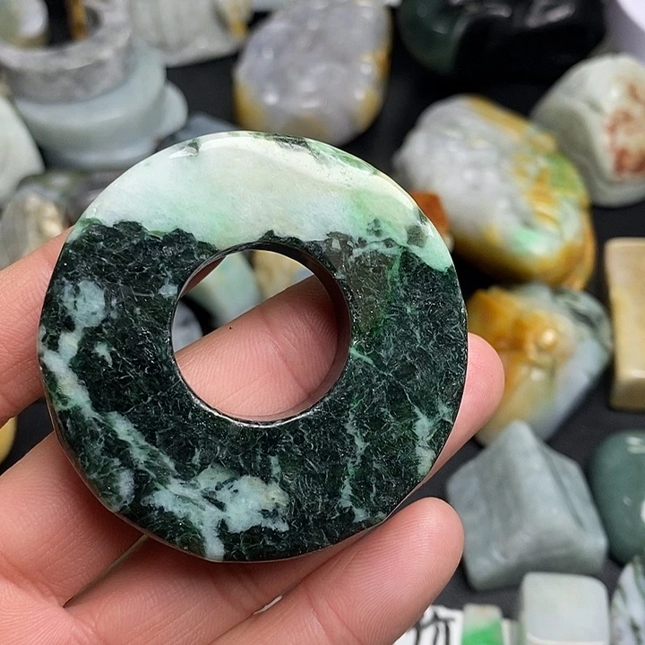 翡翠未镶嵌颈饰天然翡翠12