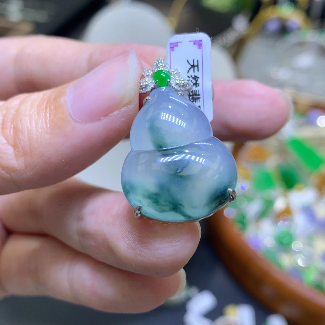 颈饰18K金镶嵌翡翠