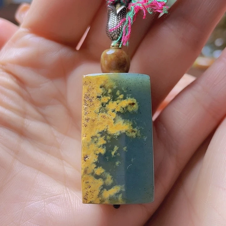 未镶嵌岫岩河磨玉（透闪石质玉）挂件