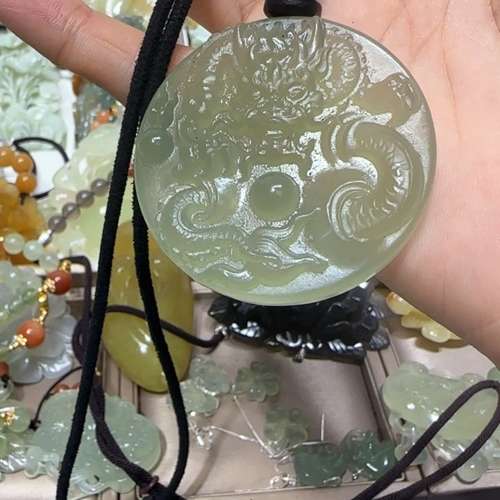 蛇纹石玉吊坠未镶嵌