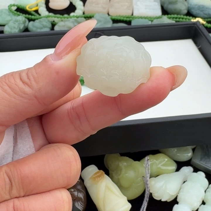 和田玉未镶嵌颈饰荣浩