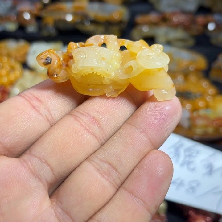 石英质玉（黄龙玉）未镶嵌颈饰