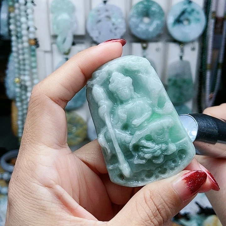 颈饰足铂镶嵌翡翠翡翠