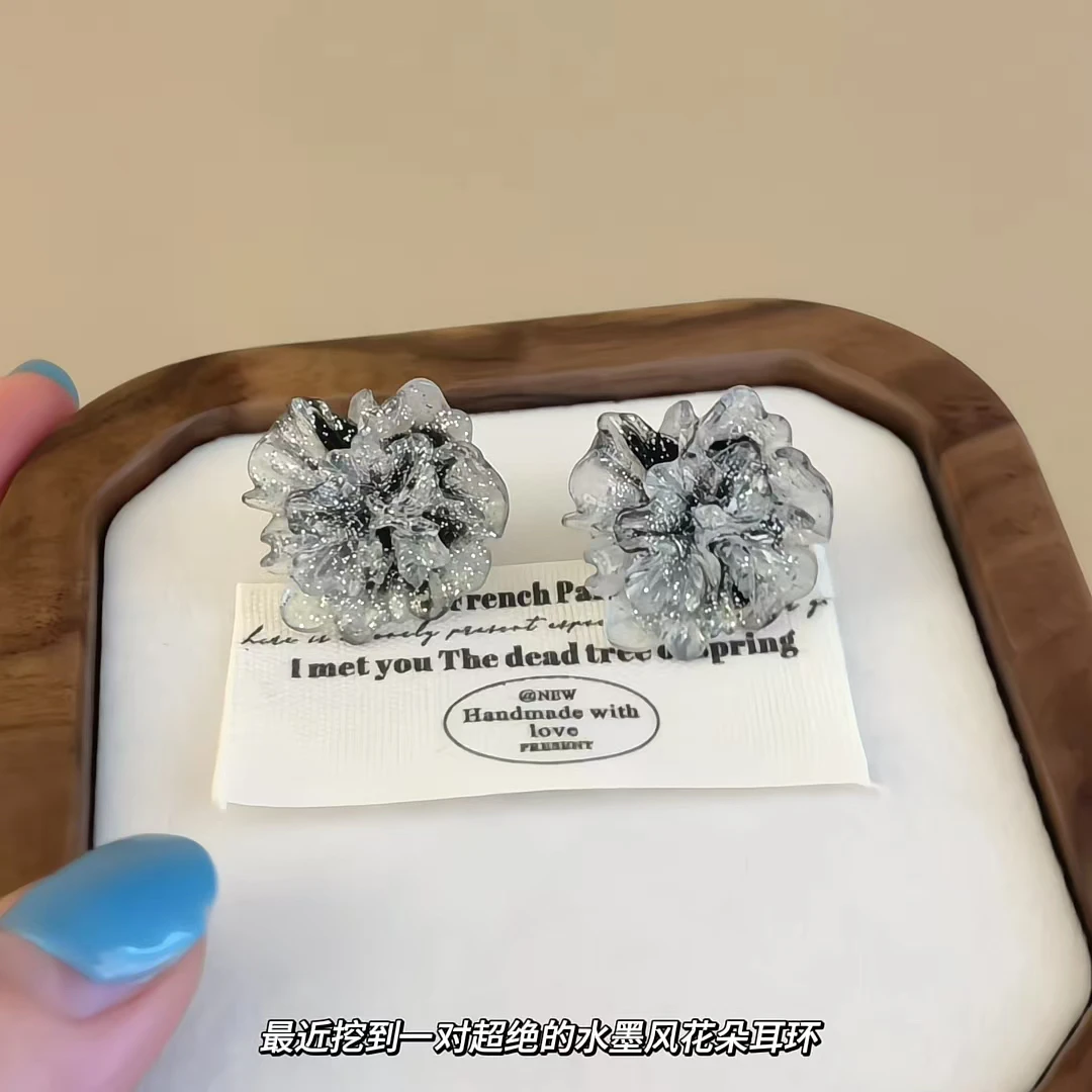 非金属亚克力耳饰 渐变黑色栀子花耳钉小众个性高级感百搭耳饰
