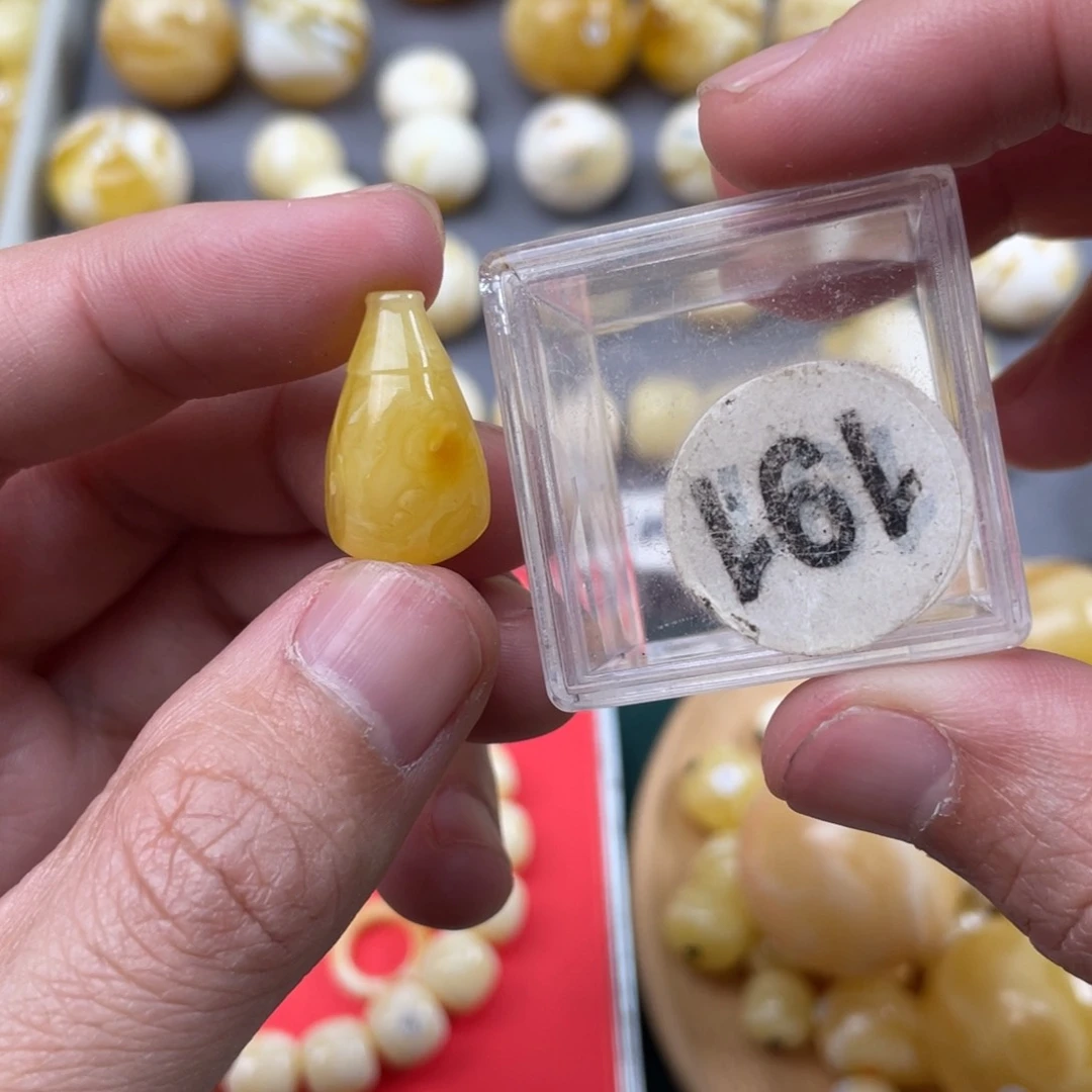 蜜蜡珠宝奇石未镶嵌