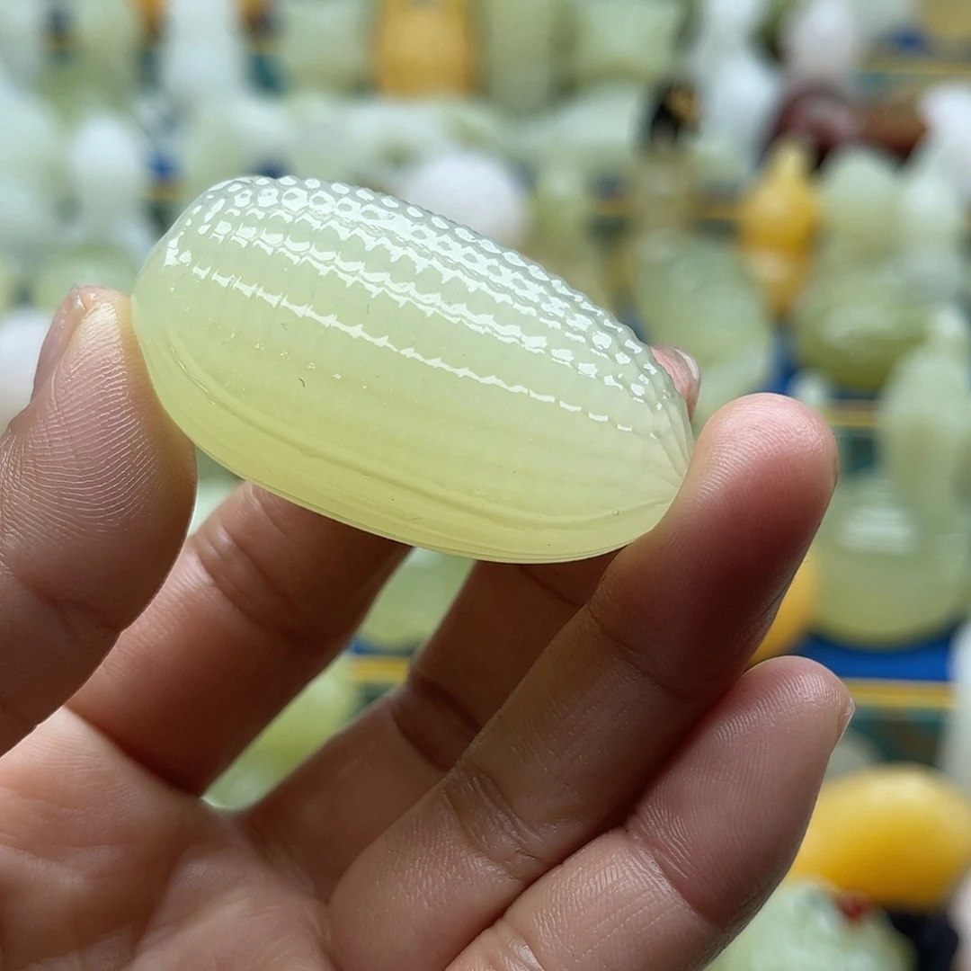 ****河玉天然桌面小摆件