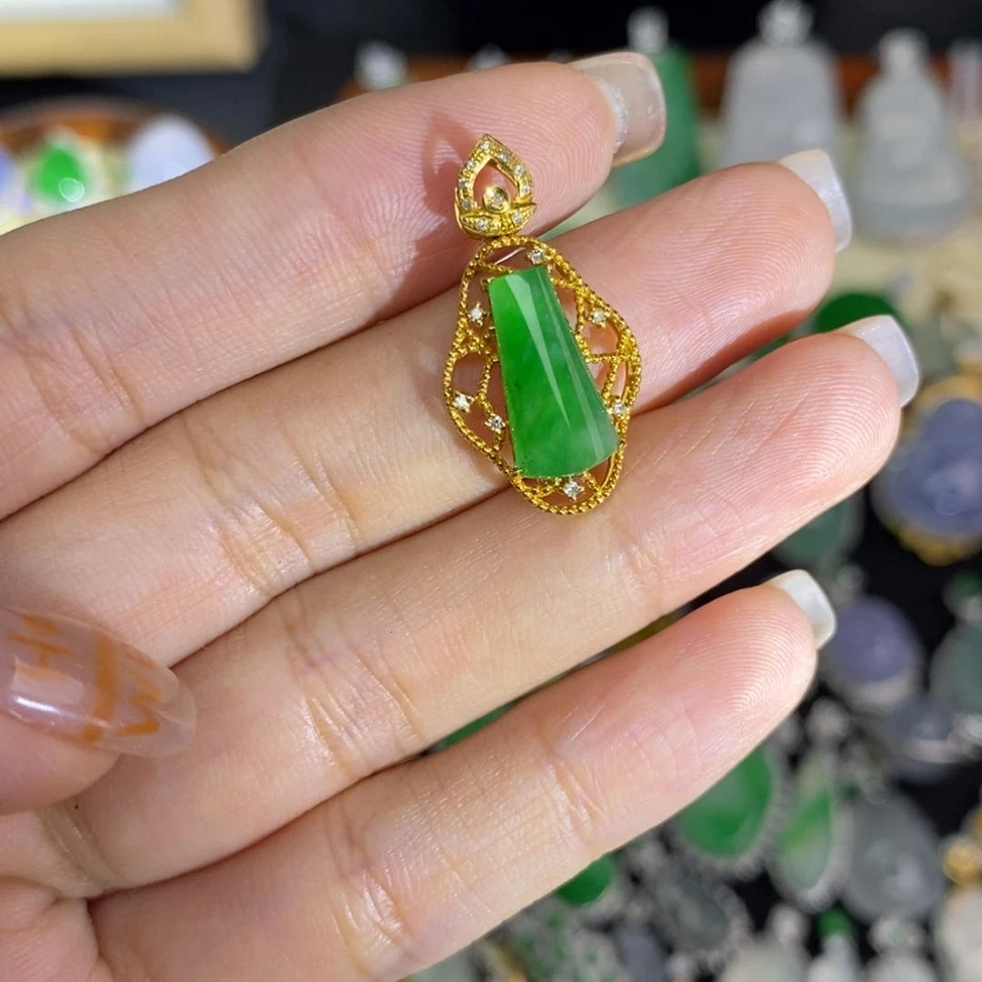 翡翠18K金镶嵌颈饰A货翡翠