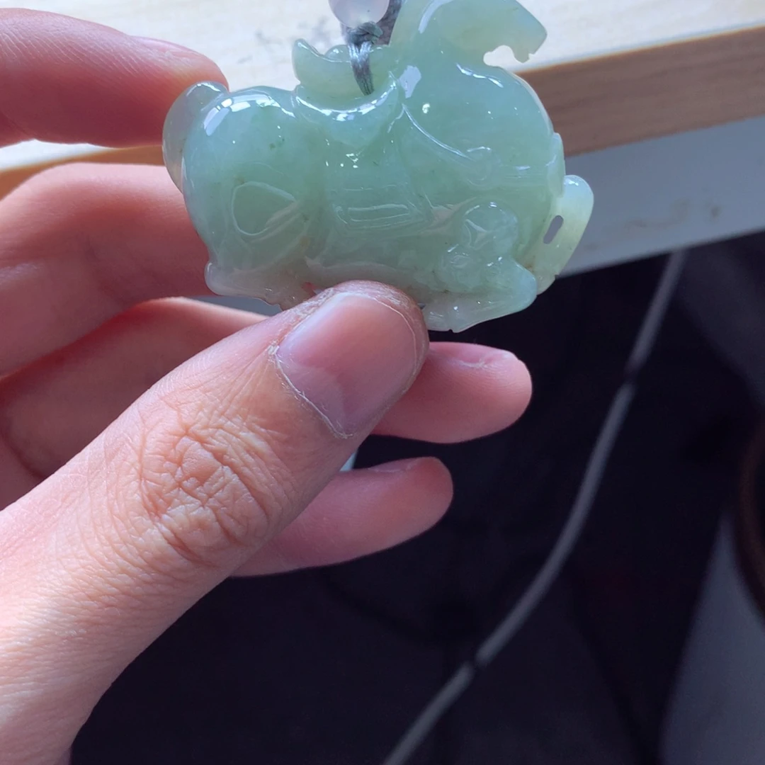 翡翠颈饰未镶嵌吊坠