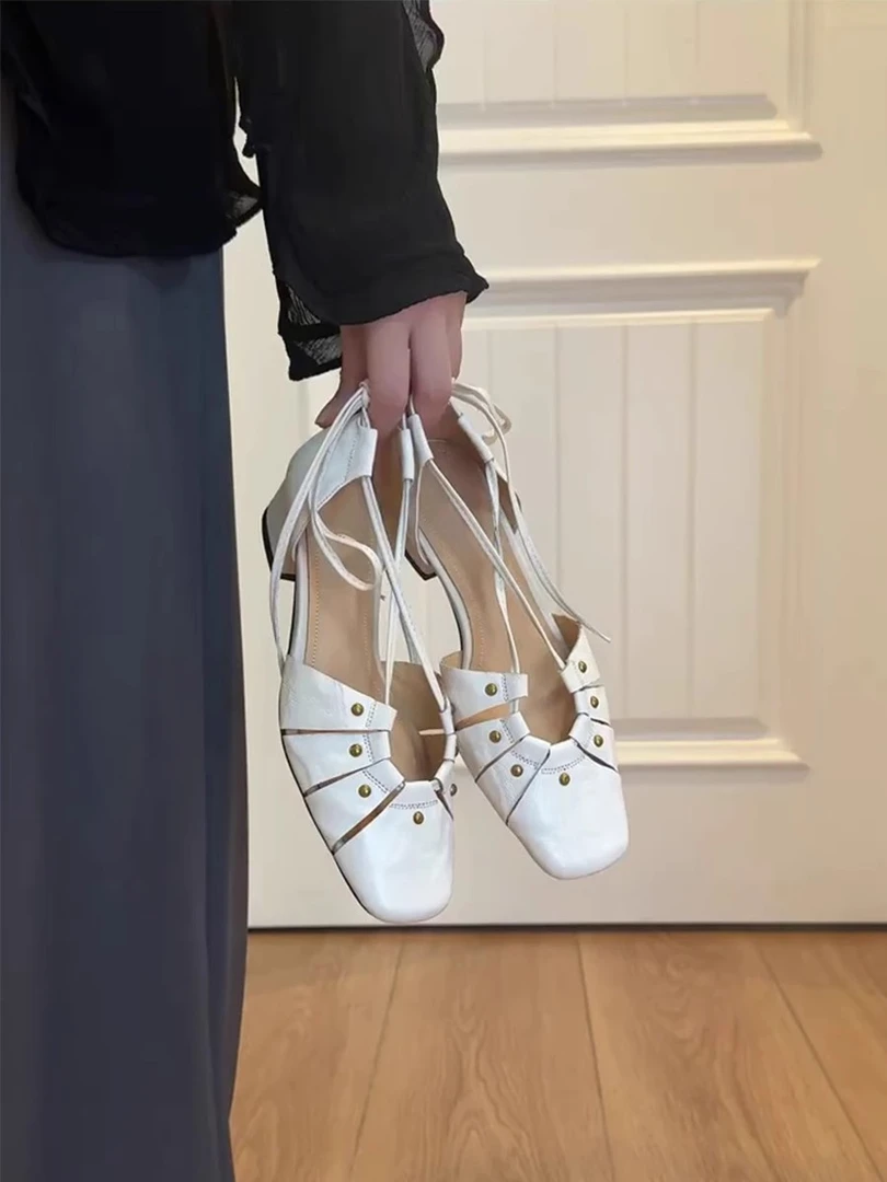 森唔~羊皮气质温柔绑带包头凉鞋夏季新款缕空百搭中跟方头罗马鞋