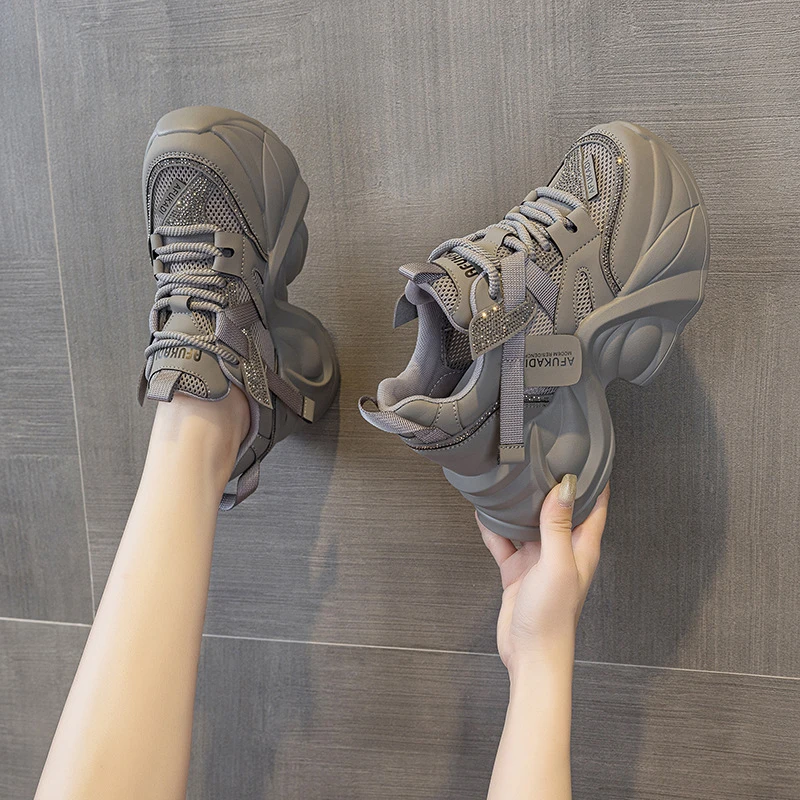 秋冬新款厚底水钻系带网鞋10厘米百搭跟高休闲增高小白鞋女老爹鞋