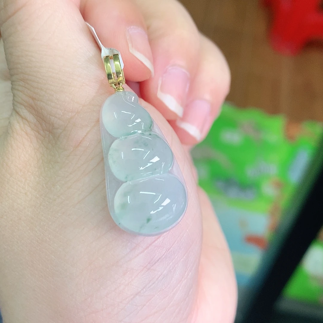 翡翠颈饰18K金镶嵌冰胶飘绿豆子29+15*6