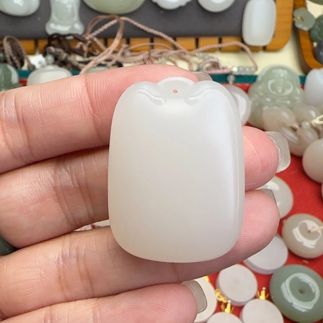 和田玉未镶嵌颈饰老*