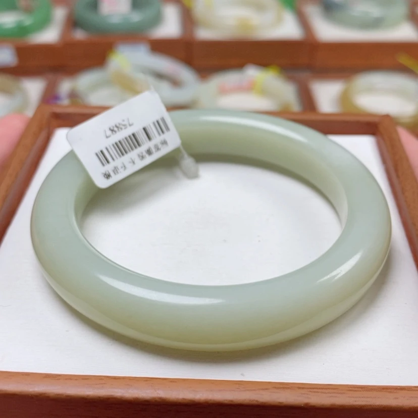 【闪购商品】和田玉手镯未镶嵌乐**恺5758