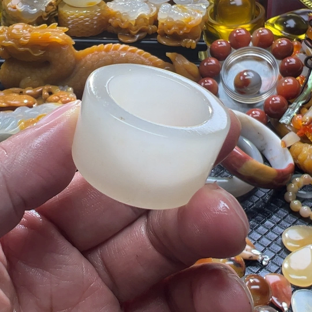 石英质玉未镶嵌颈饰