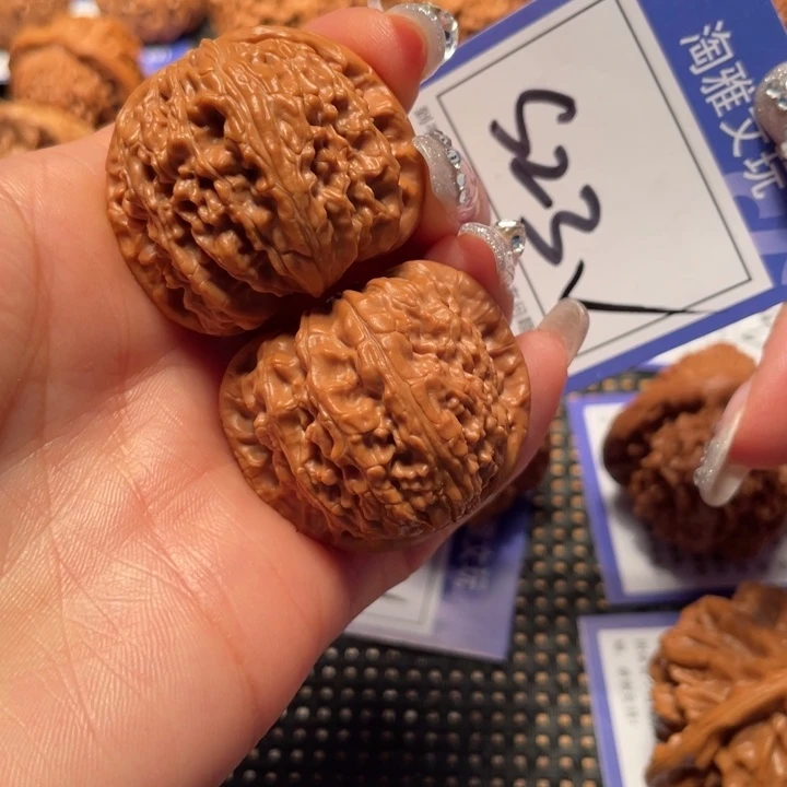 文玩核桃把件23号3.8白狮子