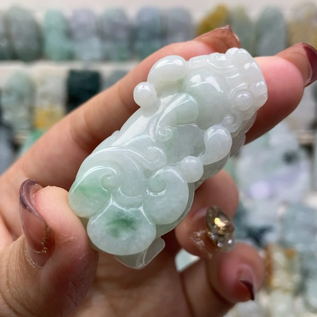 翡翠吊坠(赠链)未镶嵌