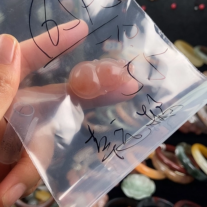 幸****石英质玉未镶嵌颈饰