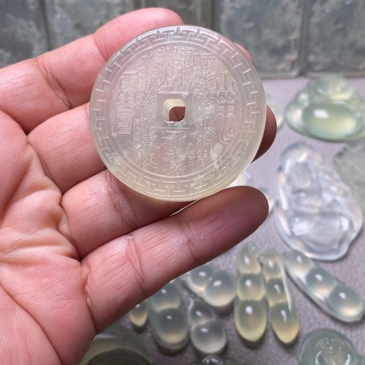 岫玉未镶嵌吊坠(赠链)