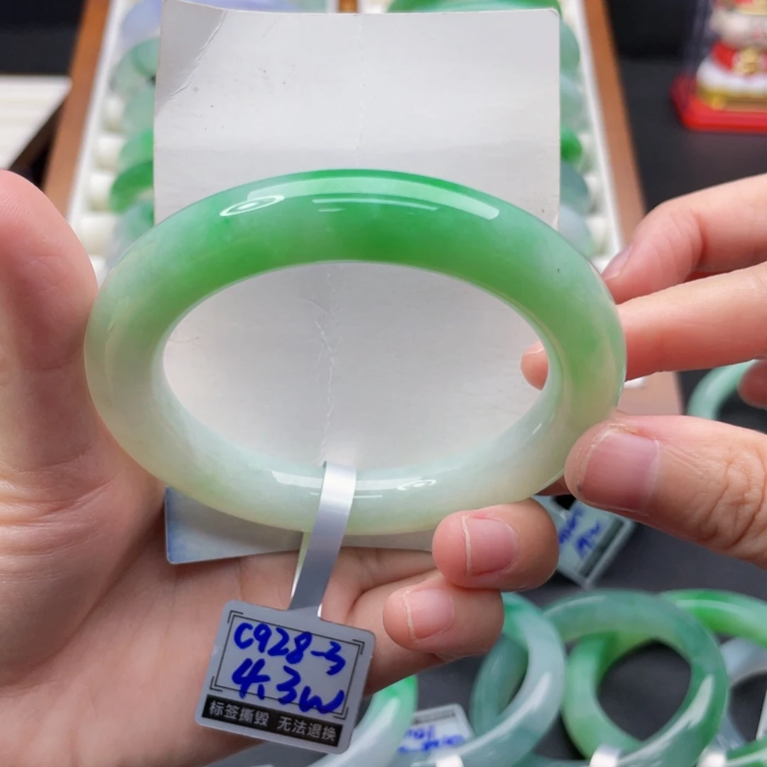 翡翠未镶嵌手镯54.5白底青