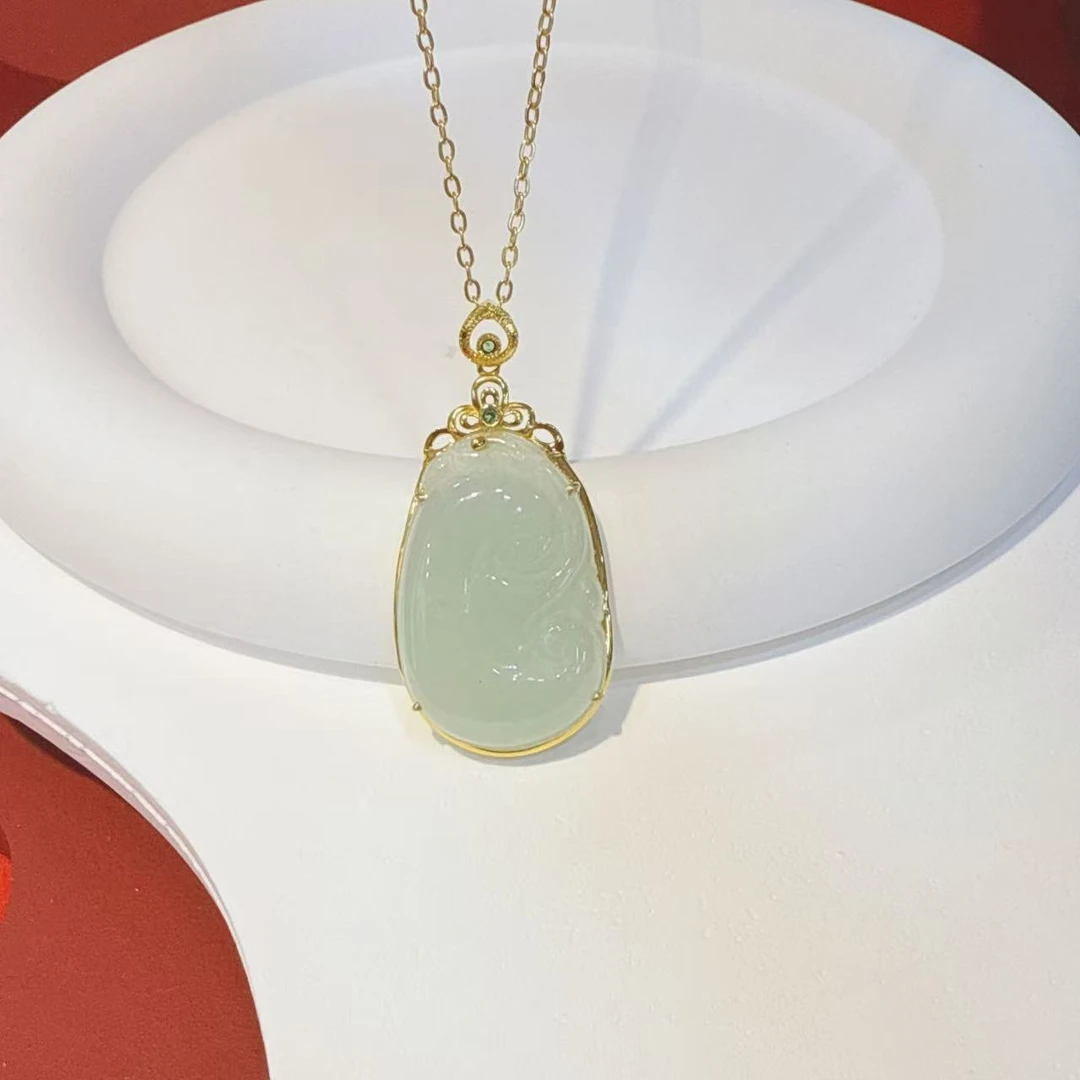 18K金26*18*7mm缅料翡翠如意吊坠HE00509