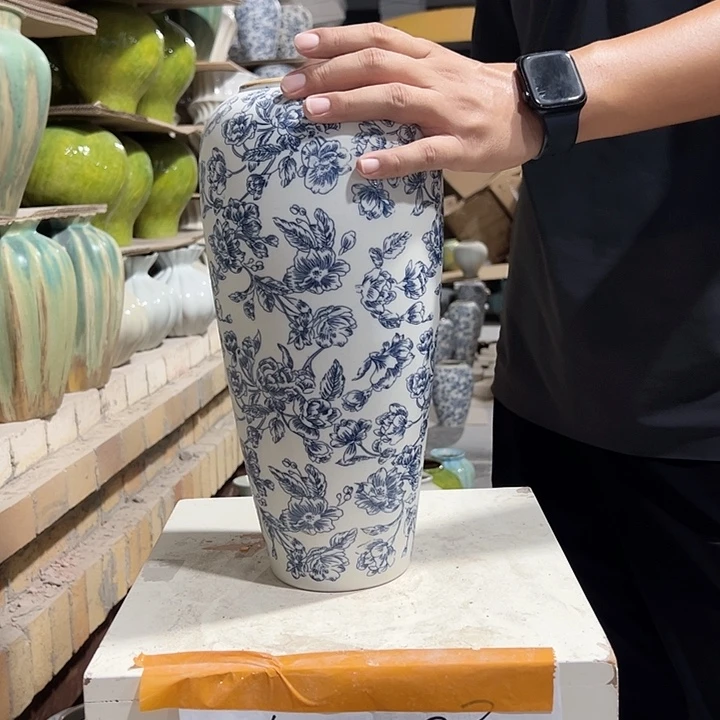 景德镇陶瓷花瓶微瑕品介意勿拍