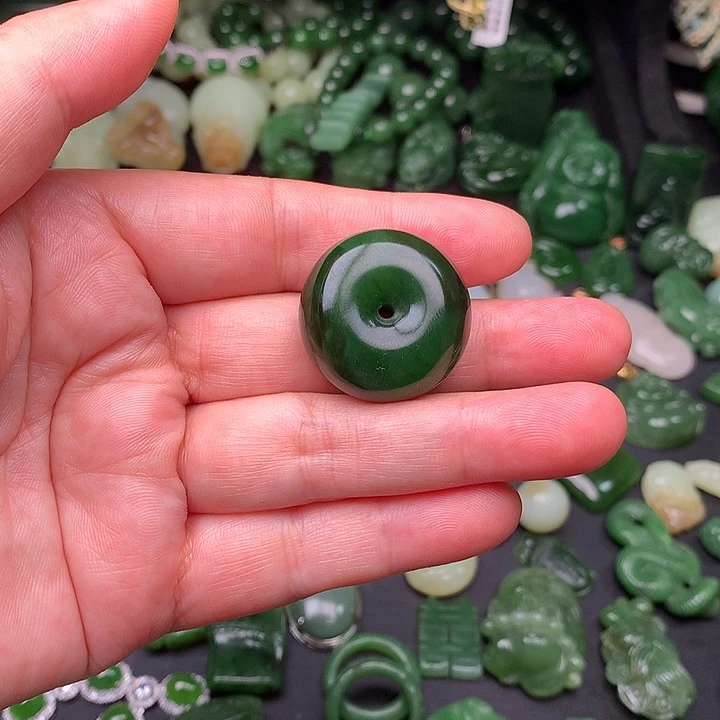 和田玉未镶嵌颈饰青*