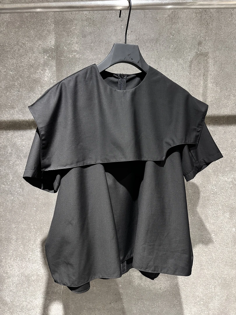 【Ann.G】E40402黑色斜肩不规则荷叶边夏季法式修身露肩衬衫