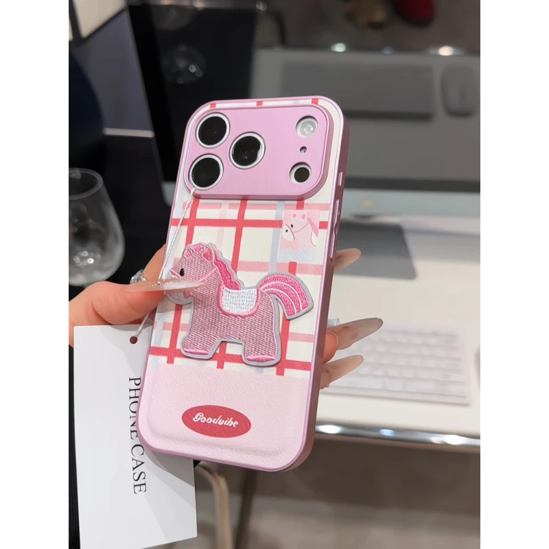 粉色格纹小马适用苹果17p手机壳16PM金属皮纹防摔oppo华为p80小米
