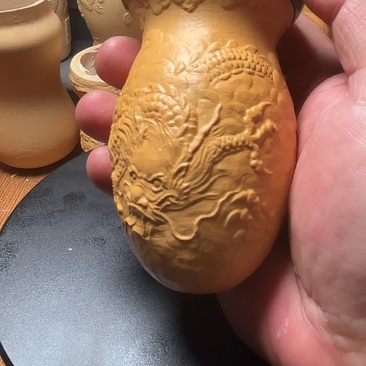 隐隐约约地看到一只大白狗