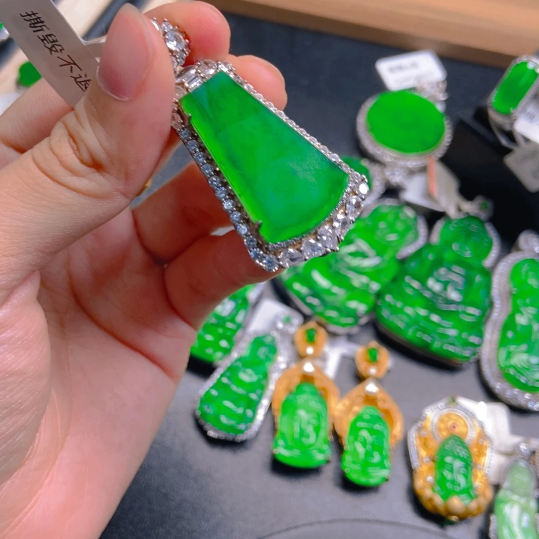 翡翠未镶嵌吊坠(不含链)