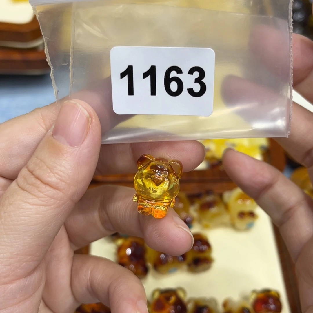 琥珀珠宝奇石未镶嵌