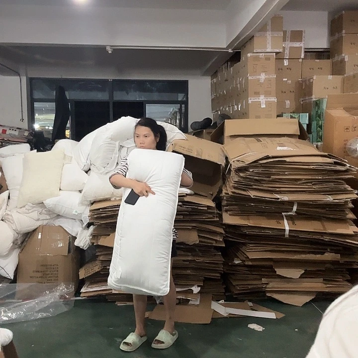 白色长条枕头长度180