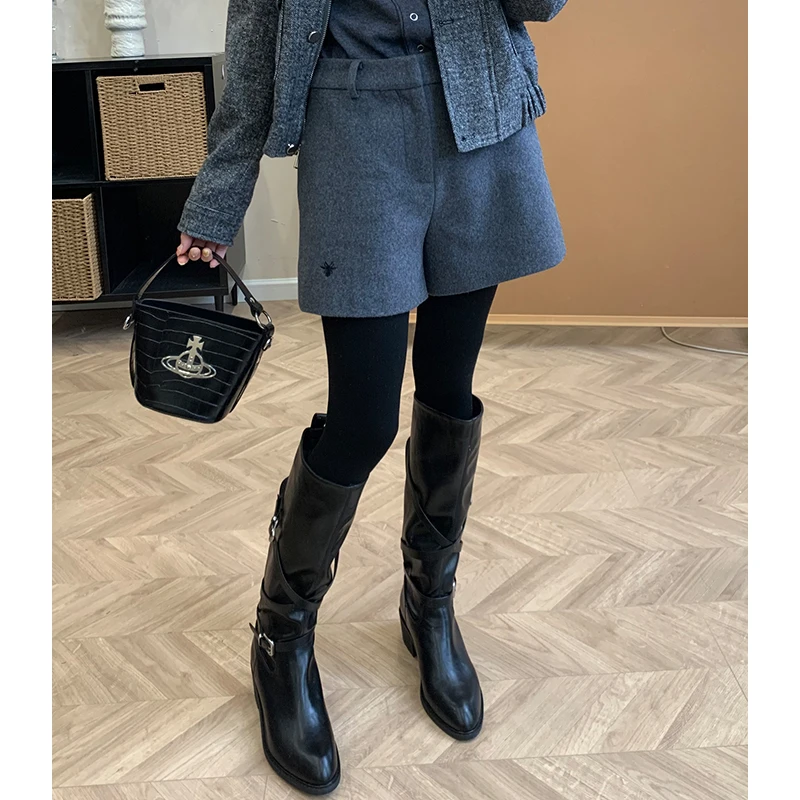 【南油谨宸】时尚经典小蜜蜂刺绣短裤高腰显瘦设计感A字裤裙802088