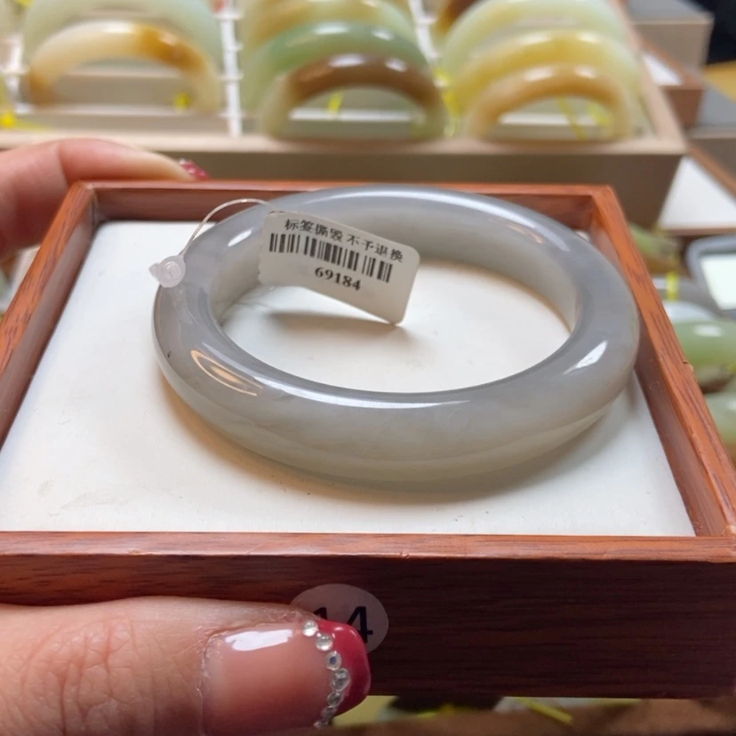 【闪购商品】和田玉手镯未镶嵌54.7