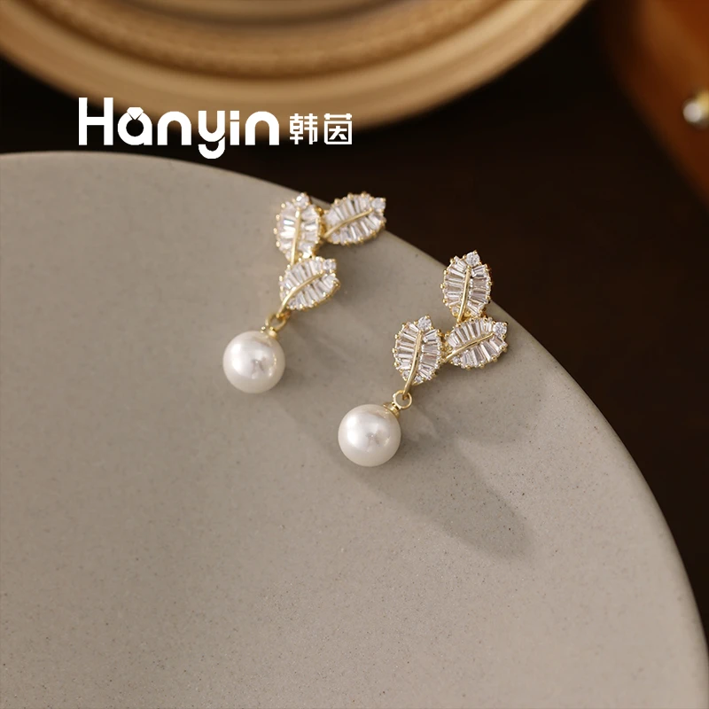 铜合金合成锆石耳饰 925银针 三片树叶灵动珠珠耳钉小众设计感