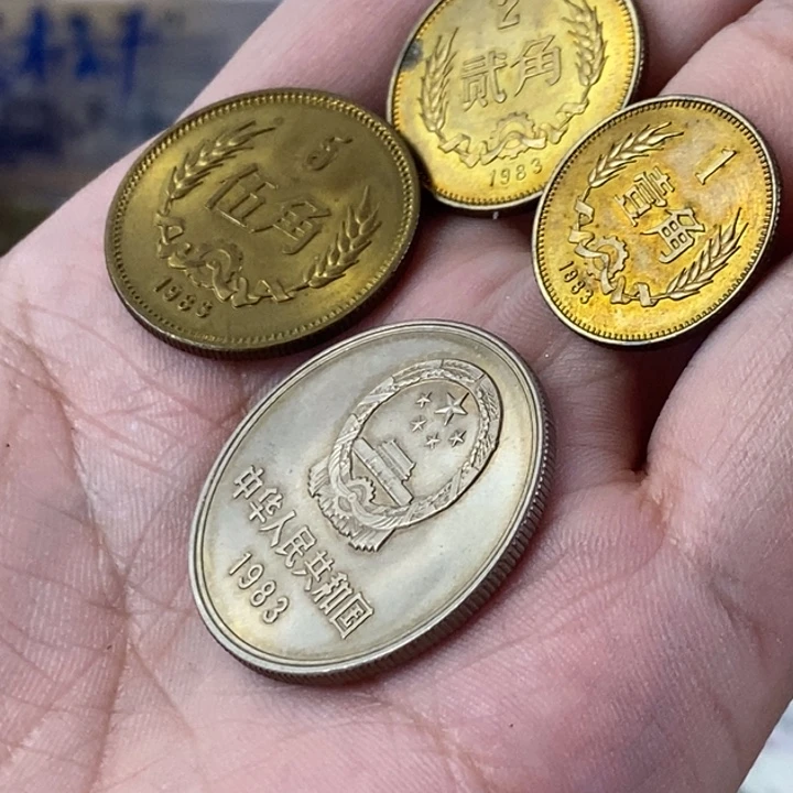 83年长城币一套带光的一套