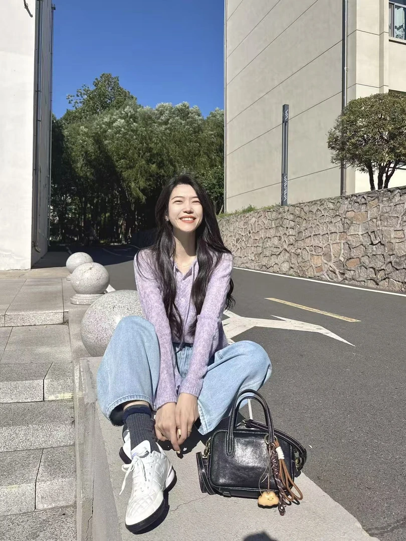 2025秋季新款韩系气质温柔紫色针织衫薄款复古显瘦高腰牛仔裤套装