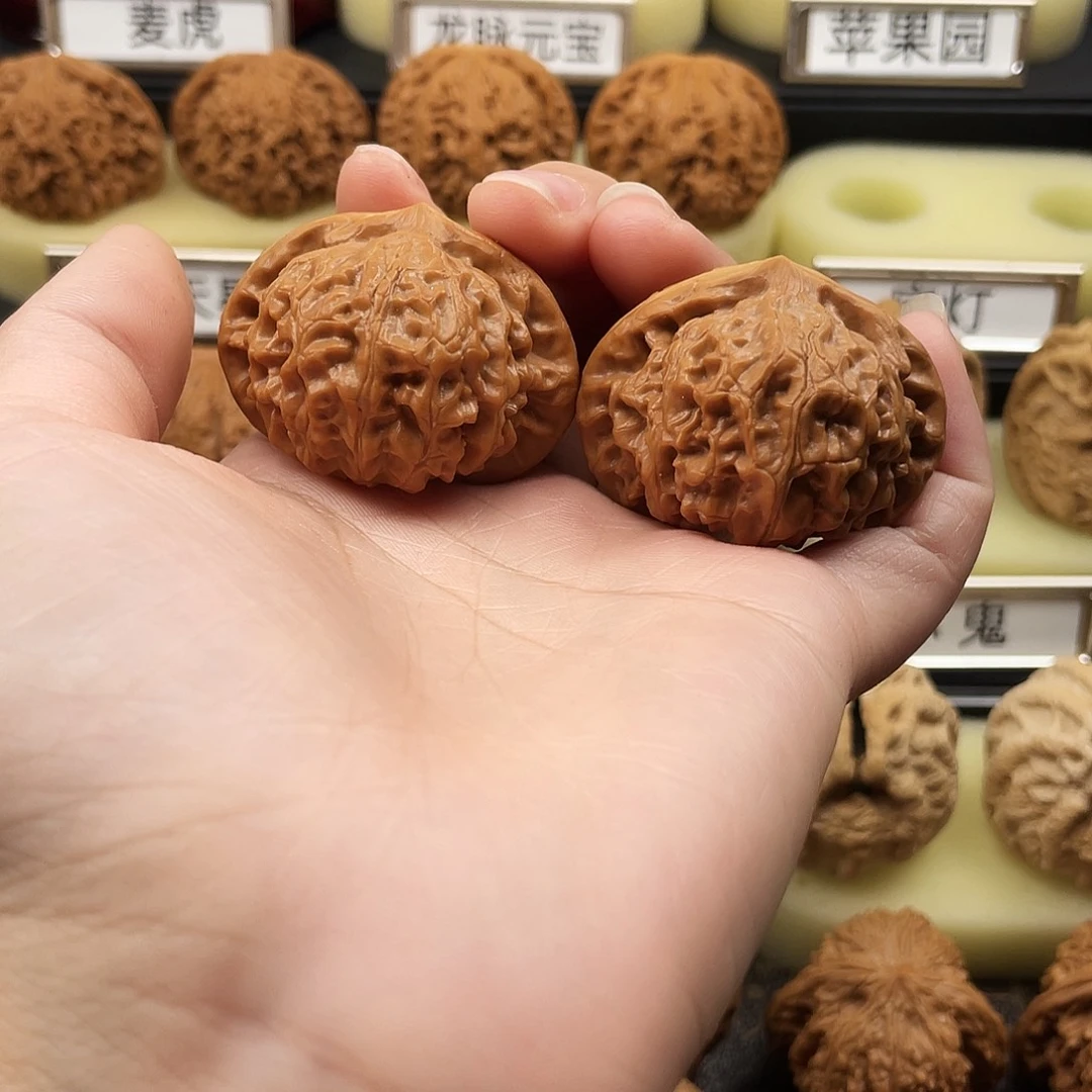 文玩核桃把件晚**.宫灯725