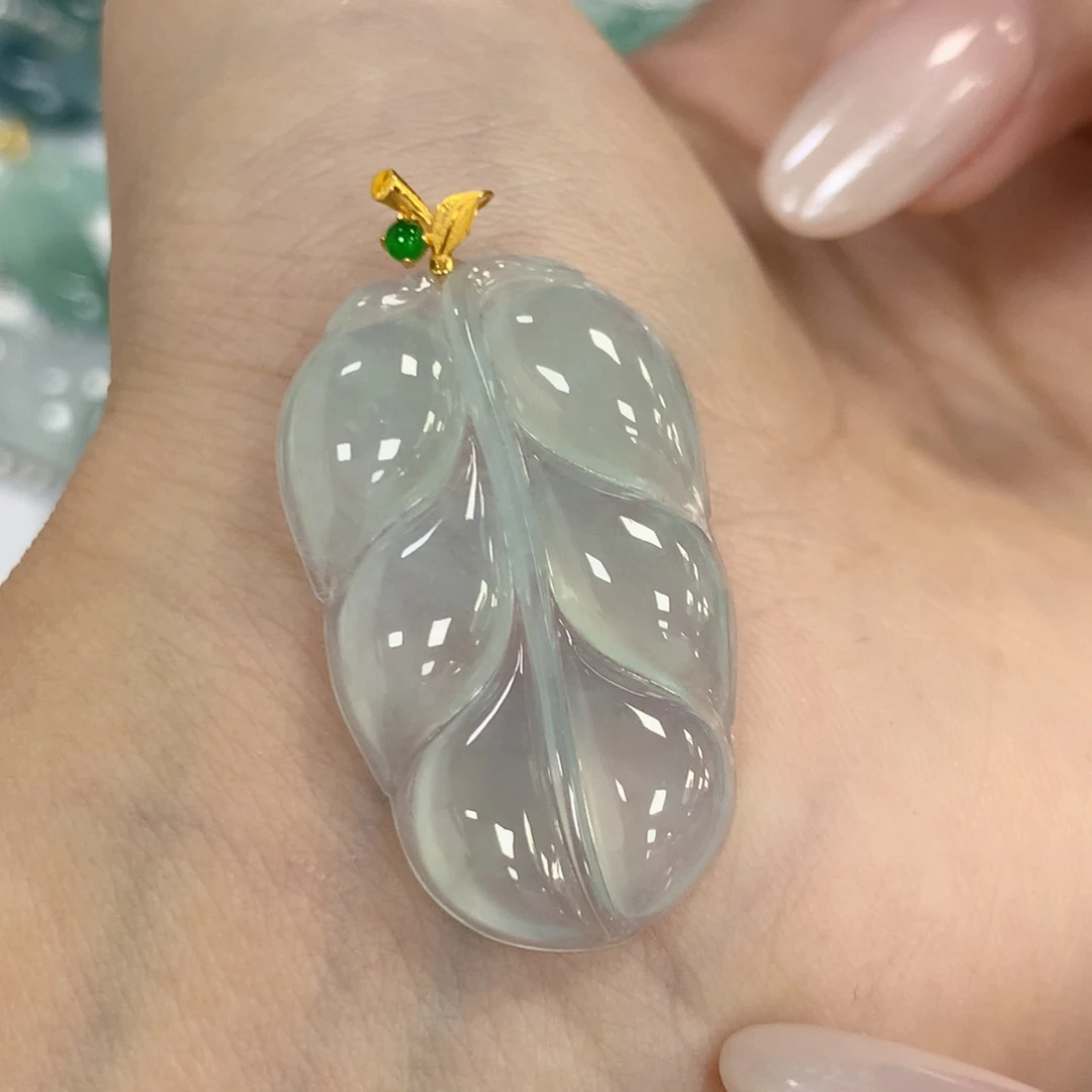 颈饰18K金镶嵌翡翠