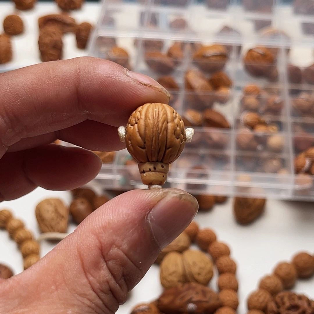 忧***叔手工桃核工艺制作