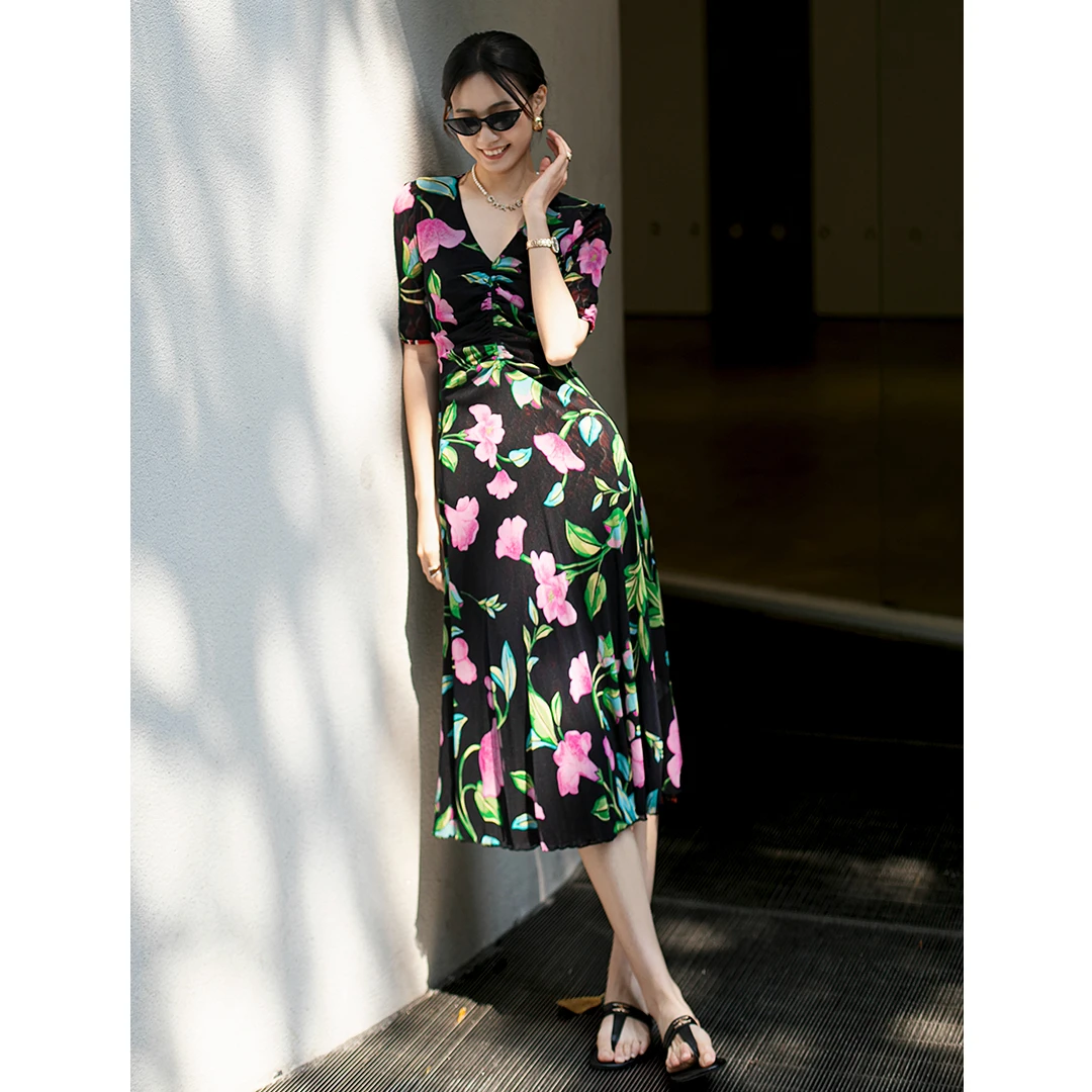 2025新款春夏法式 V领惊艳花朵连衣裙浪漫度假风气质女神中长裙仙